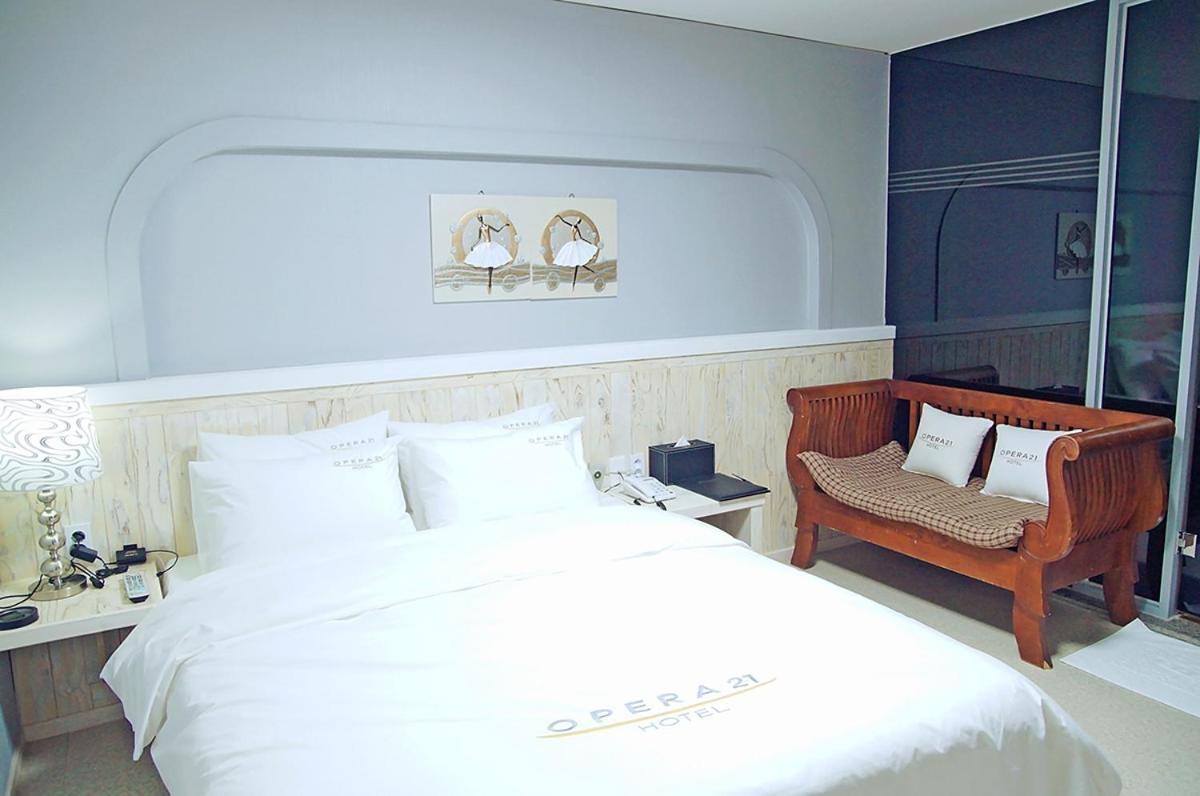Opera 21 Hotel Jeonju Extérieur photo