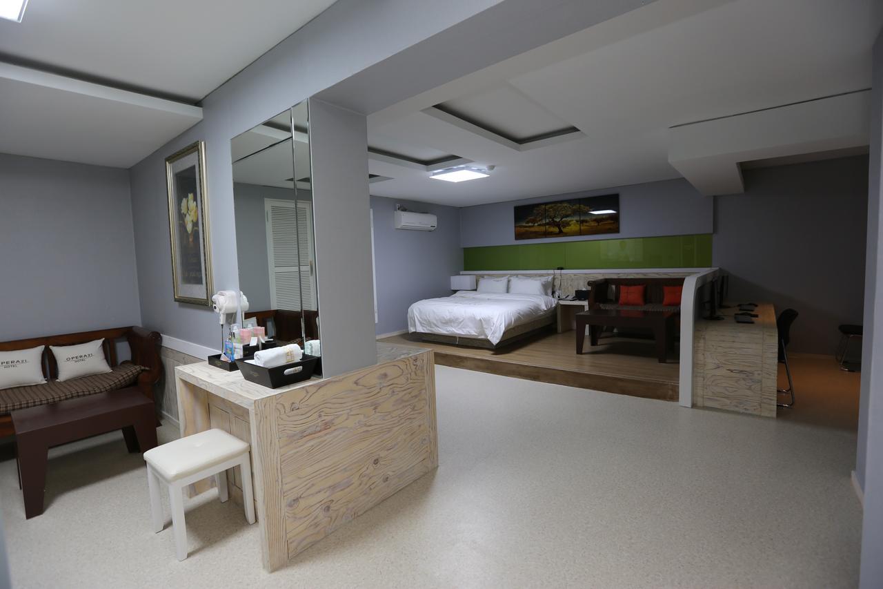 Opera 21 Hotel Jeonju Extérieur photo